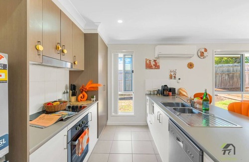 Pimpama House | Pimpama Family Haven | near M1 & Shops