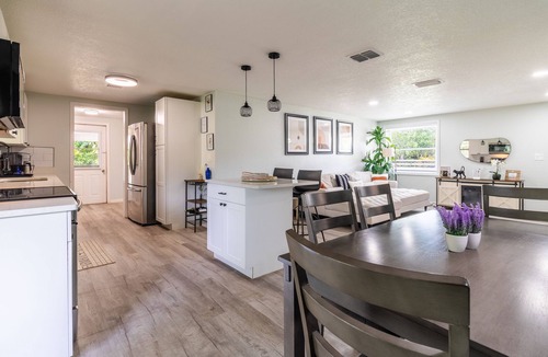 Plant City House | Plant City Modern Soho Farmhouse, Event Friendly!