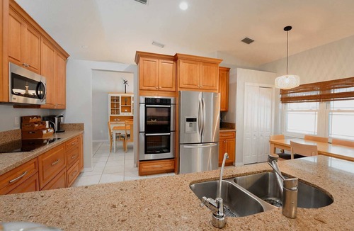 Country Walk House | ‼️Poolside Miami Paradise w/BBQ + Outdoor Lounge