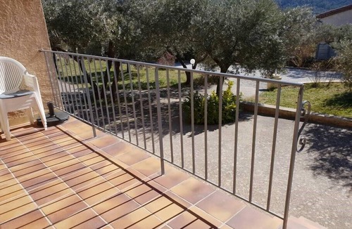 Greoux-les-Bains Apartment | Poppy Lou Cigaloun Ana Location