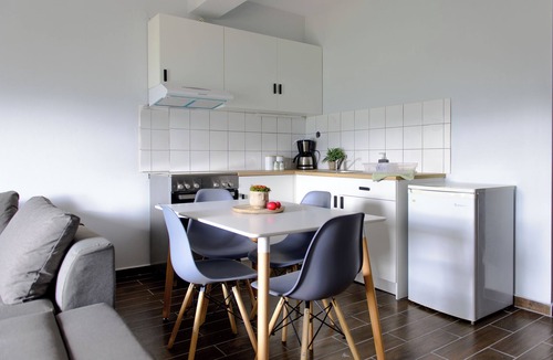 Kotroni Apartment | Premium Ορεινό Διαμέρισμα με Θέα · Η Βυσσινιά