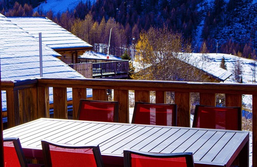 Isola Ski Chalet | Premium mountain chalet, sleeps 10, Internet, Private garage