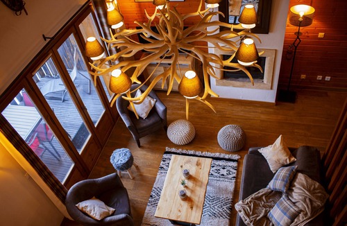 Isola Ski Chalet | Premium mountain chalet, sleeps 10, Internet, Private garage