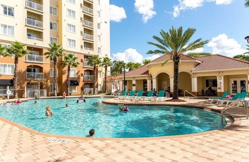 Florida Center Apartment | Premium Universal Studios King Bed Resort Suite, Pool, Gym, Free Parking 507S