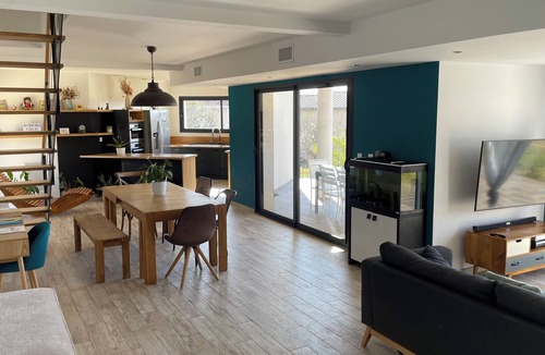 Saint-Privat-de-Champclos House | Pretty Contemporary House
