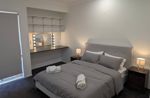 Oxenford House | Private 2-Bedroom Flat in Oxenford – Quiet, Comfortable & Close to Theme Parks