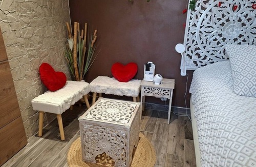 Cuges-les-Pins Bed & Breakfast | Private guest room with patio and spa in Provence