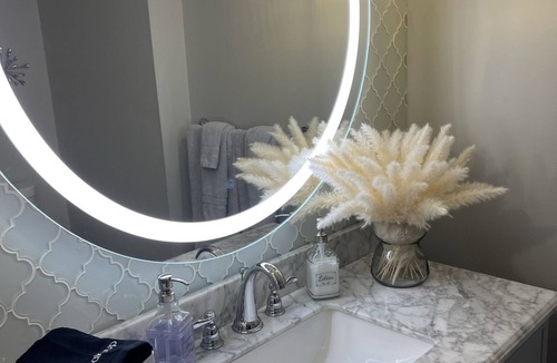 Ludlam Apartment | Private guest suite with PRIVATE ENTRANCE