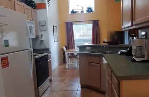 Lake Berkley House | Private Pool Home Sleeps 8 | Minutes to Disney