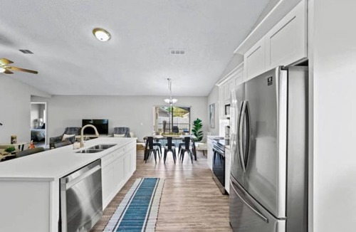 Indian Point House | Private Pool - Sleeps 12 - Quiet Community