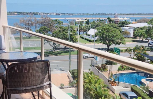 Southport Apartment | PRIVATE RESORT: OPPOSITE the BROADWATER -GYM-POOL-SPA-BOATING-FISHING-SURFING