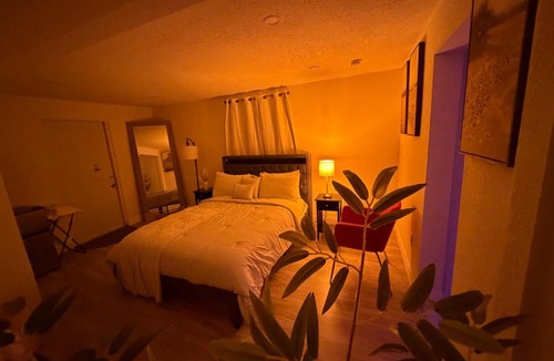 North Miami House | Private Room with Private Entrance North Miami