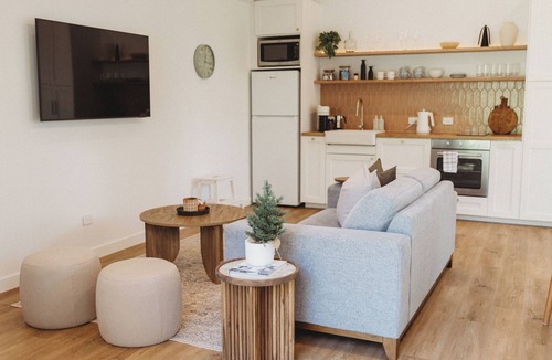 Mudgeeraba House | Private & Stylish Hinterland Guesthouse - The Birdhouse