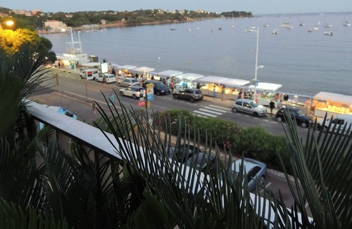 Agay Apartment | Privileged location for this beautiful seafront apartment
