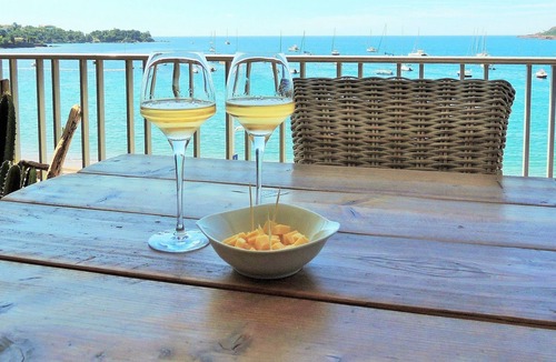 Agay Apartment | Privileged location for this beautiful seafront apartment