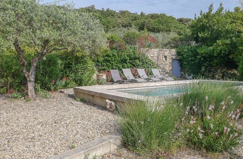 La Garde-Adhemar Ski Chalet | Provençal farmhouse with pool in the Drôme Provençale, La Garde-Adhémar