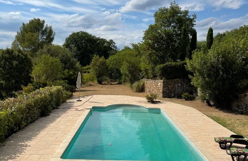 Lorgues House | Provencal house with swimming pool surrounded by olive and pine trees