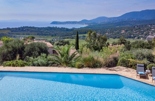 La Croix-Valmer Villa | Provencal villa with pool and sea view