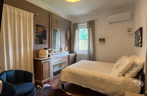 Lourmarin House | Provence farm luberon 3 bedrooms swimming pool air conditioning lourmarin center