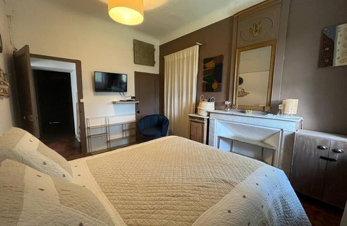Lourmarin House | Provence farm luberon 3 bedrooms swimming pool air conditioning lourmarin center