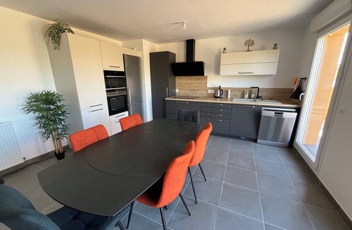 Orange Apartment | Quiet apartment close to town center and freeway