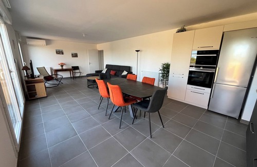 Orange Apartment | Quiet apartment close to town center and freeway