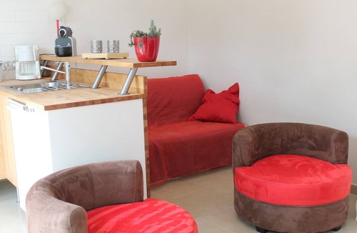 Entrecasteaux House | Quiet ground floor, garden and private pool close to tourist activities
