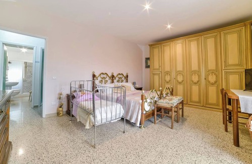 Tricarico House | Quiet Panoramic Suite, comfortable near Matera with parking, green