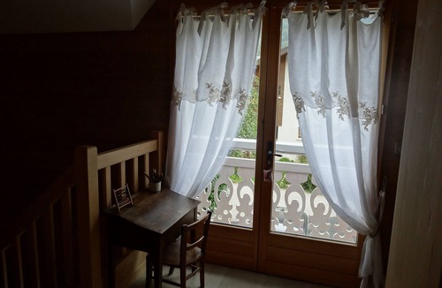 Thones Apartment | Quiet, recent* apartment with garden, close to ski resorts.