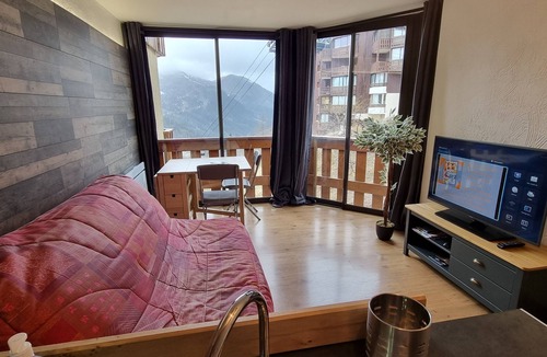 Isola Apartment | Quiet slope-side studio Isola 2000 sleeps 4