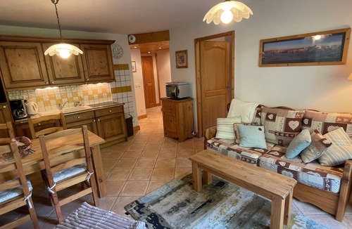 Samoens Apartment | Quiet T3 in Samoëns with Wifi and Parking