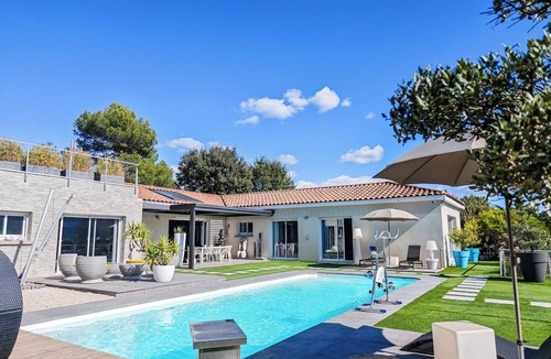 Pourcieux Villa | Quiet villa with swimming pool, Jacuzzi, boules court, 25 min from Aix en Provence.