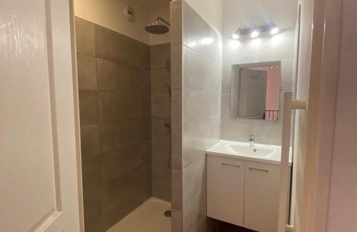 Sainte-Cecile-les-Vignes Apartment | Résidence le relais