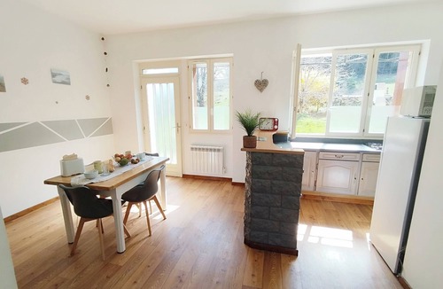 Jassat Apartment | Résidence de Michèle à Murol, Appartement Rez-de-jardin