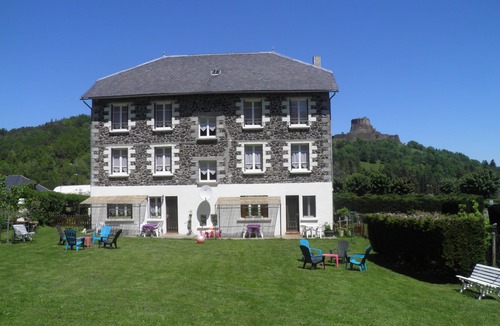 Jassat Apartment | Résidence de Michèle à Murol, Appartement Rez-de-jardin