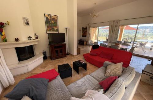 Saint-Cyr-sur-Mer Apartment | Résidence Villa Chemin de la Clare - maeva Home - Villa vue sur les vignes 6 pièces 10 personnes - Prestige MAE-5863