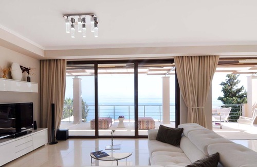 Perama Villa | R 1388 Villa with BBQ, Home cinemas & Outdoor lounge