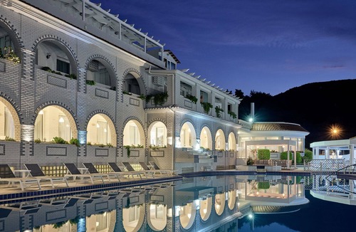 Kalamaki Apartment | R 821 Deluxe Suite with Private Pool Maid Service Breakfast Included