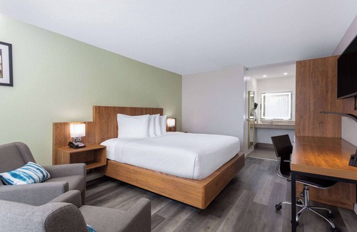 Altamonte Springs Hotel | Ramada by Wyndham Altamonte Springs Near I-4