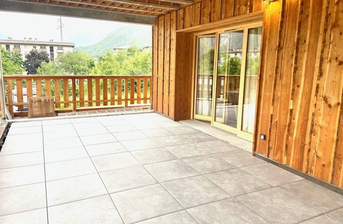 Saint-Jean-de-Maurienne Apartment | Refuge des Cimes | Terrace & Mountain View