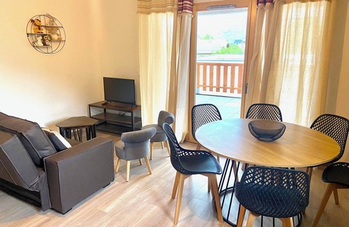 Saint-Jean-de-Maurienne Apartment | Refuge des Cimes | Terrace & Mountain View