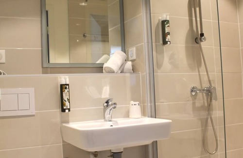 Signes Hotel | Relax & Unwind in Sainte-Baume - Ideal Oasis Near Local Attractions | 2 Units