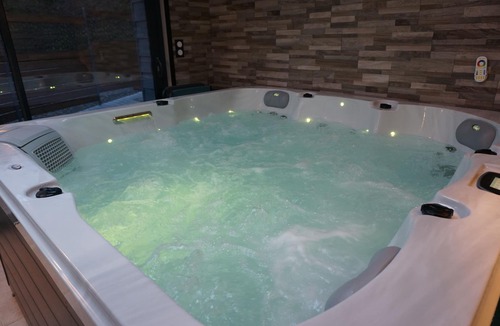 Saint-Florent-sur-Cher House | Relaxation and well-being stay in the heart of Berry with Jacuzzi and Hammam