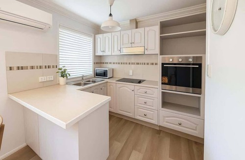 Runaway Bay House | Relaxing 2BR Getaway: Nespresso, WiFi & Parking