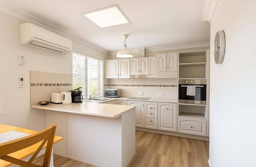 Runaway Bay House | Relaxing 2BR Getaway: Nespresso, WiFi & Parking