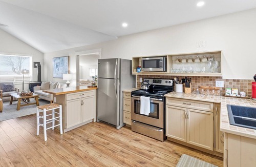 Town of Essex Cottage | Relaxing Cottage near EPIC wineries