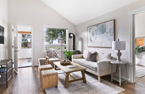 Town of Essex Cottage | Relaxing Cottage near EPIC wineries