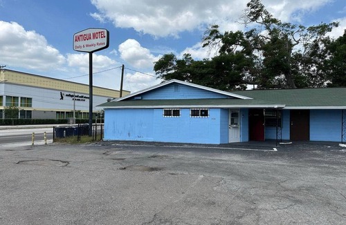Old Seminole Heights Apartment | Relaxing King Bed | Tampa