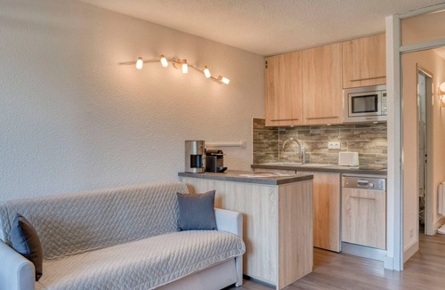 Saint-Nicolas-de-Veroce Apartment | Renovated studio near lifts with Wifi