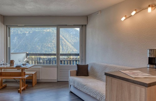 Saint-Nicolas-de-Veroce Apartment | Renovated studio near lifts with Wifi